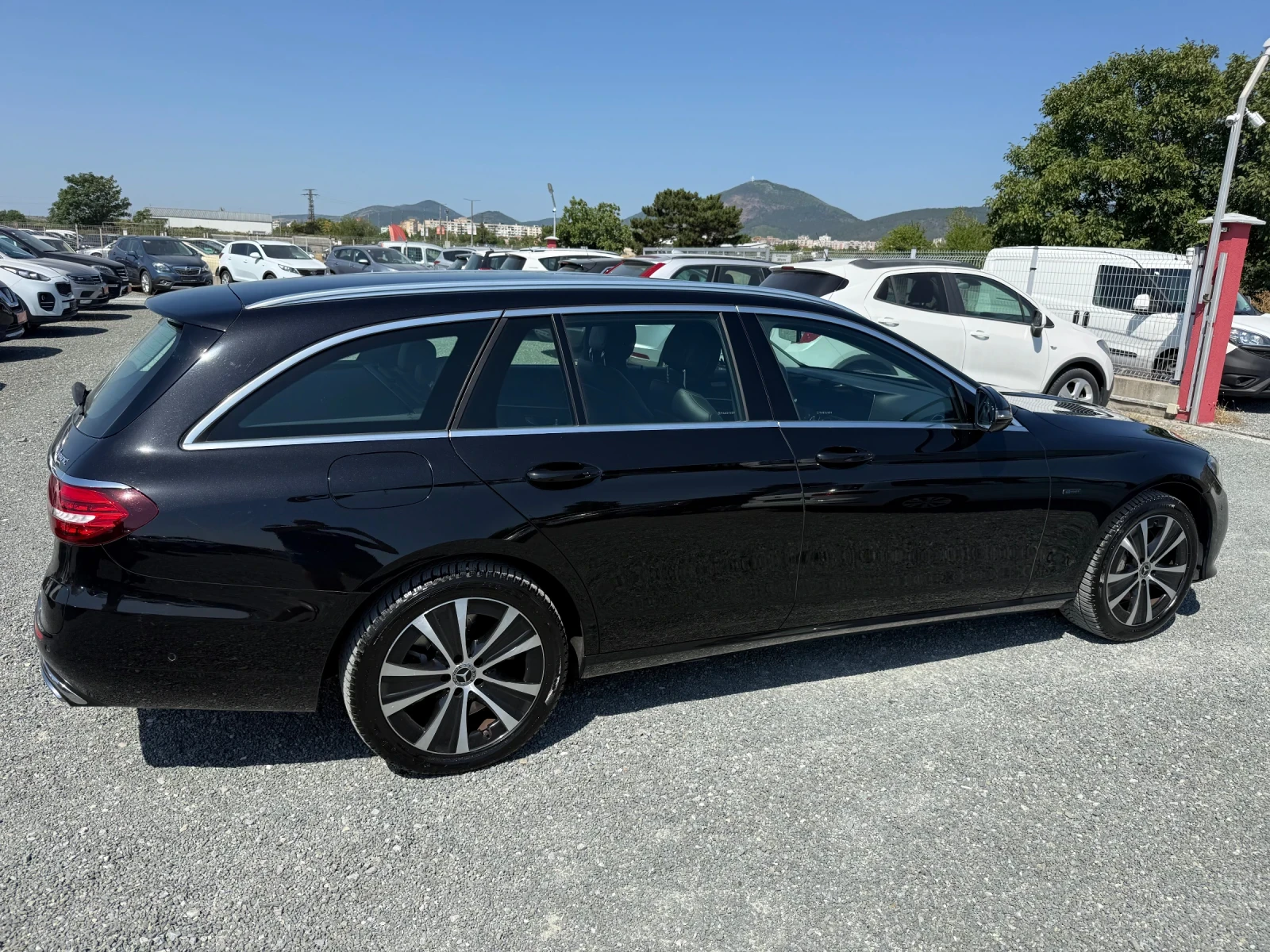 Mercedes-Benz E 300 (KATO НОВА)^(4-MATIC)^(PLUG-IN ХИБРИД), снимка 5 - Автомобили и джипове - 55638703
