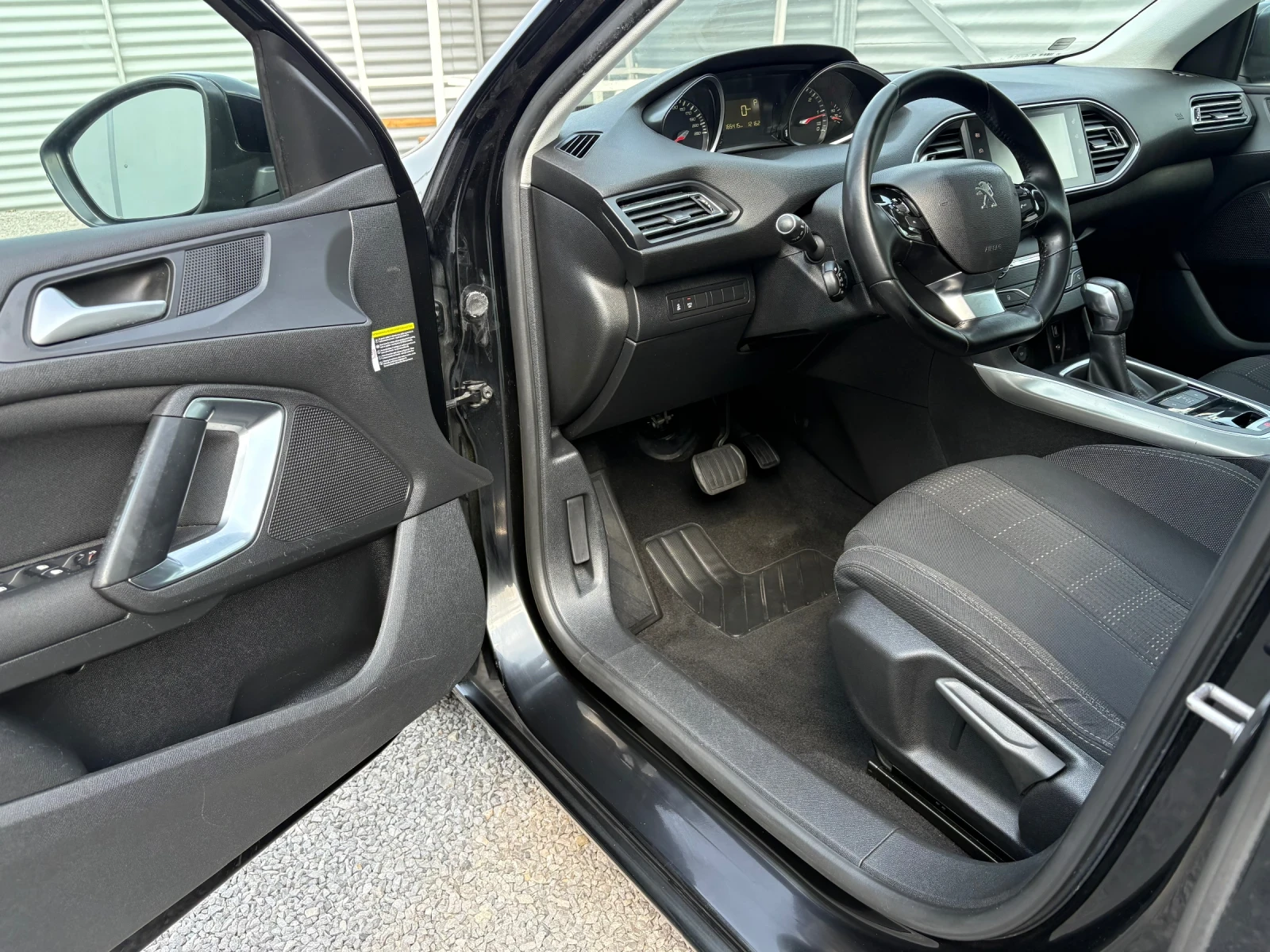 Peugeot 308 1.6HDI-АВТОМАТИК-ПАМОРАМА, снимка 13 - Автомобили и джипове - 55656466