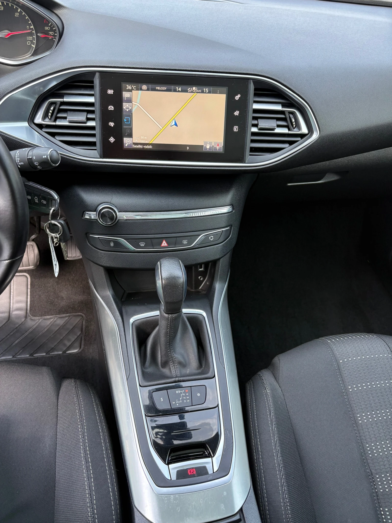 Peugeot 308 1.6HDI-АВТОМАТИК-ПАМОРАМА, снимка 15 - Автомобили и джипове - 55656466