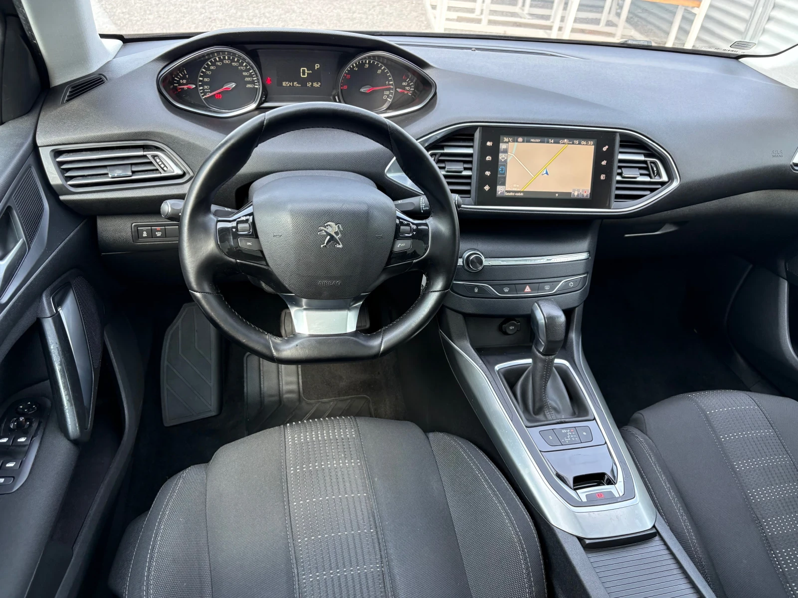 Peugeot 308 1.6HDI-АВТОМАТИК-ПАМОРАМА, снимка 14 - Автомобили и джипове - 55656466