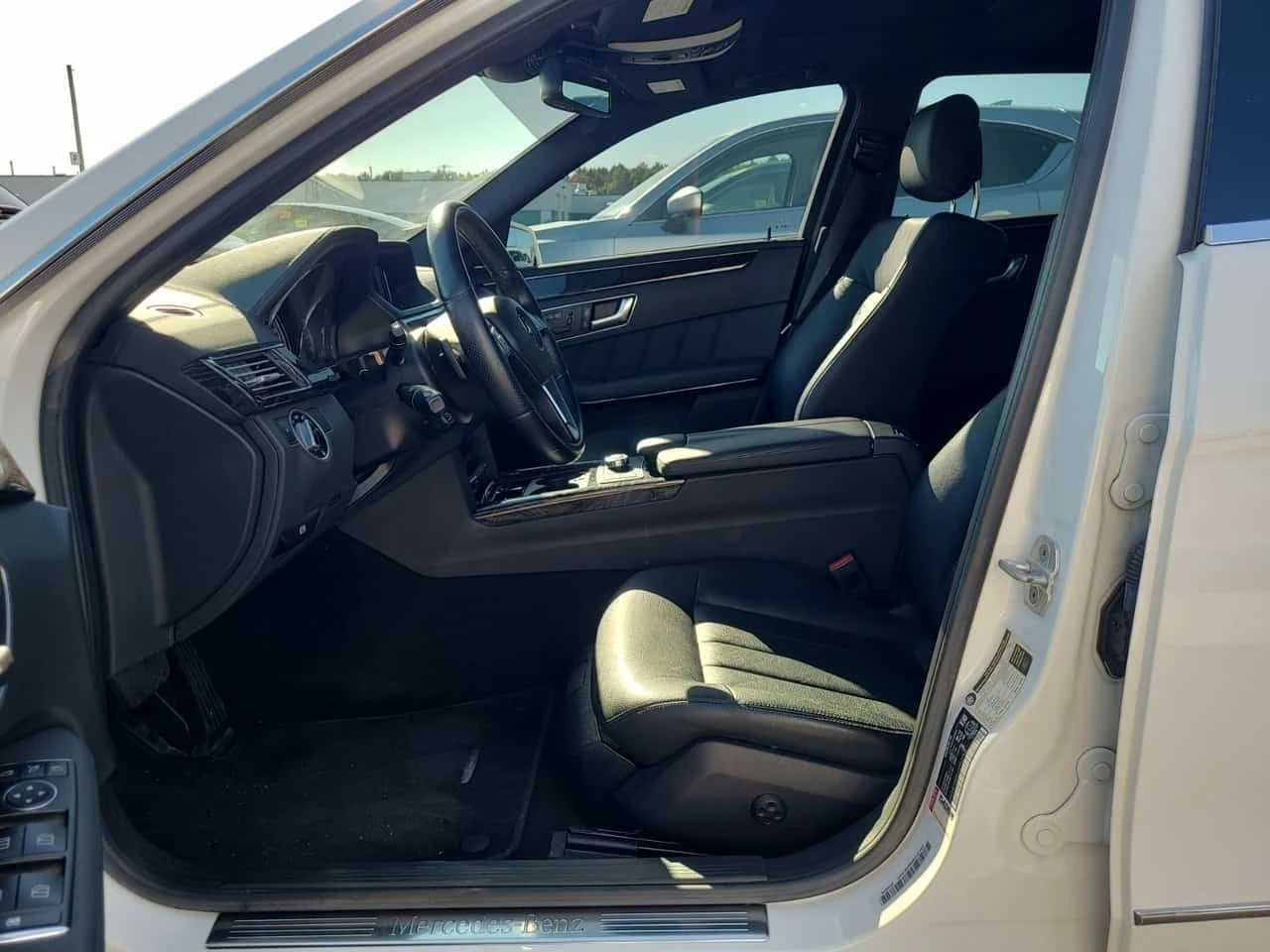 Mercedes-Benz E 350 4MATIC * ПАНОРАМА * КАМЕРА * CARFAX * , снимка 6 - Автомобили и джипове - 56194449