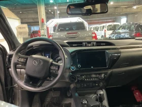Toyota Hilux 2.8 AT AWD MHEV DC Invincible , снимка 6
