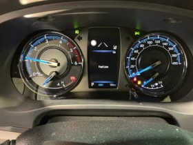 Toyota Hilux 2.8 AT AWD MHEV DC Invincible , снимка 8