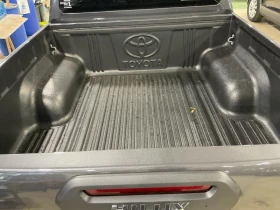 Toyota Hilux 2.8 AT AWD MHEV DC Invincible , снимка 9