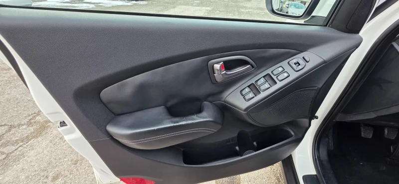 Hyundai IX35 1.7 CRDI 16V UNIKAT ITALIA EURO 5B FACELIFT, снимка 9 - Автомобили и джипове - 53095238