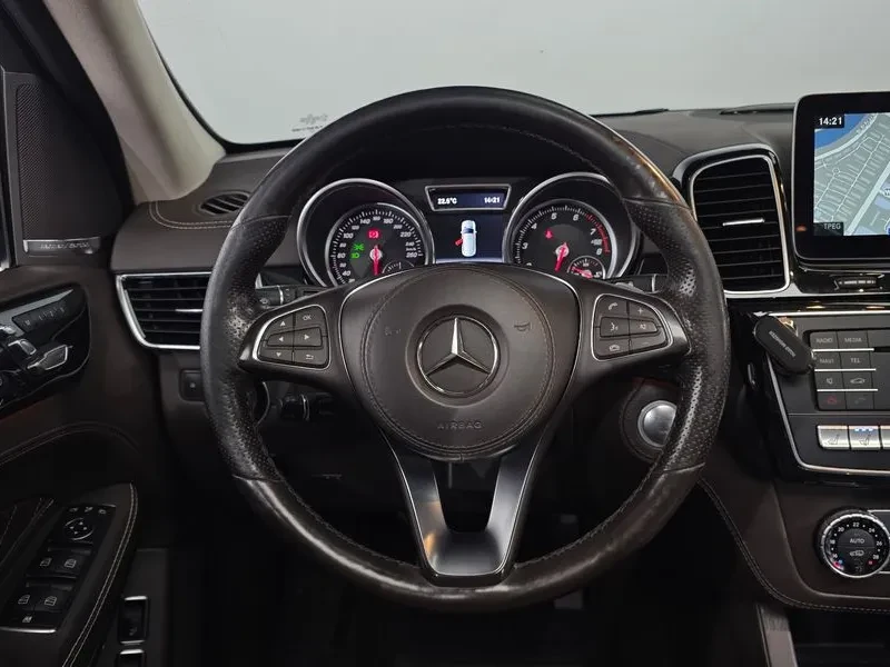 Mercedes-Benz GLS 500 4MATIC AMG Pack, снимка 13 - Автомобили и джипове - 54909561