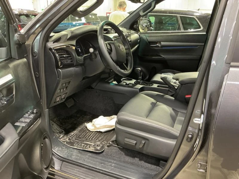 Toyota Hilux 2.8 AT AWD MHEV DC Invincible , снимка 5 - Автомобили и джипове - 56204932