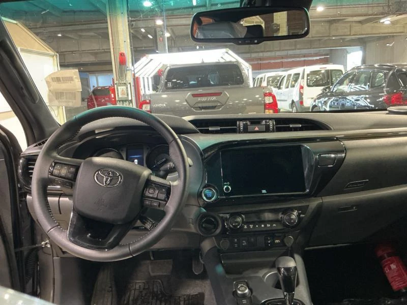 Toyota Hilux 2.8 AT AWD MHEV DC Invincible , снимка 6 - Автомобили и джипове - 56204932