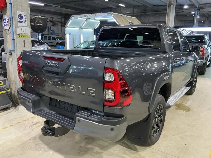 Toyota Hilux 2.8 AT AWD MHEV DC Invincible , снимка 3 - Автомобили и джипове - 56204932