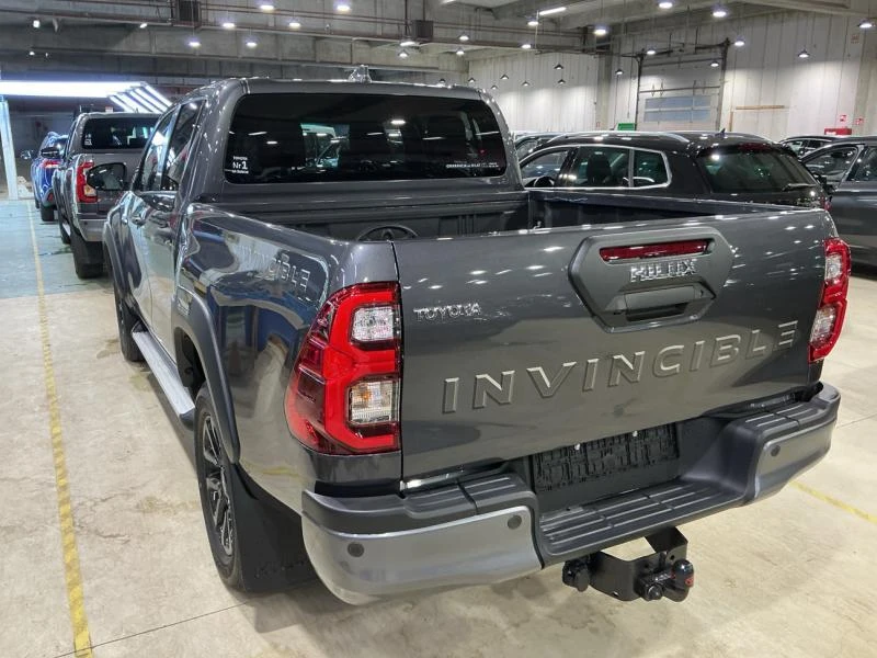 Toyota Hilux 2.8 AT AWD MHEV DC Invincible , снимка 4 - Автомобили и джипове - 56204932
