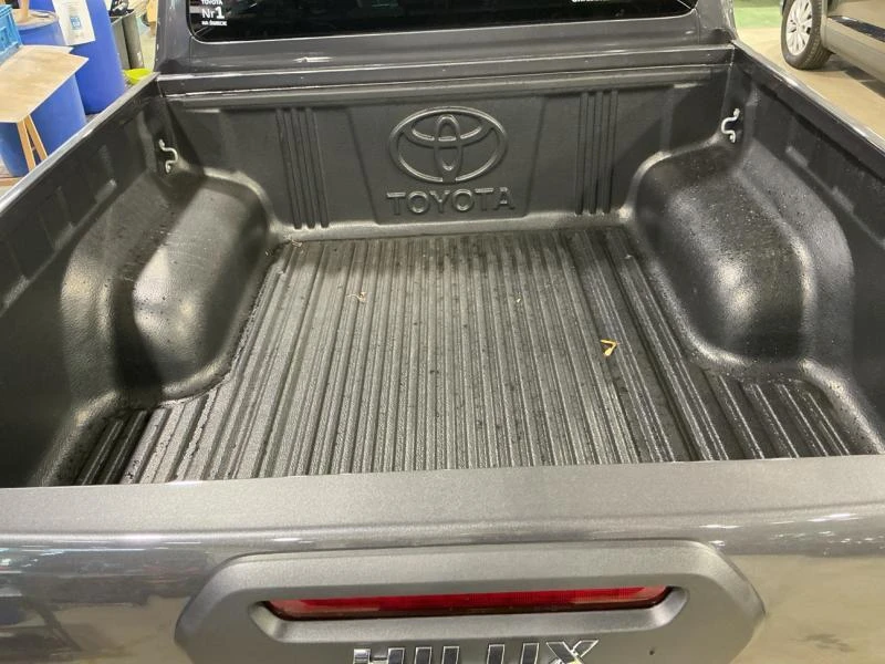 Toyota Hilux 2.8 AT AWD MHEV DC Invincible , снимка 9 - Автомобили и джипове - 56204932