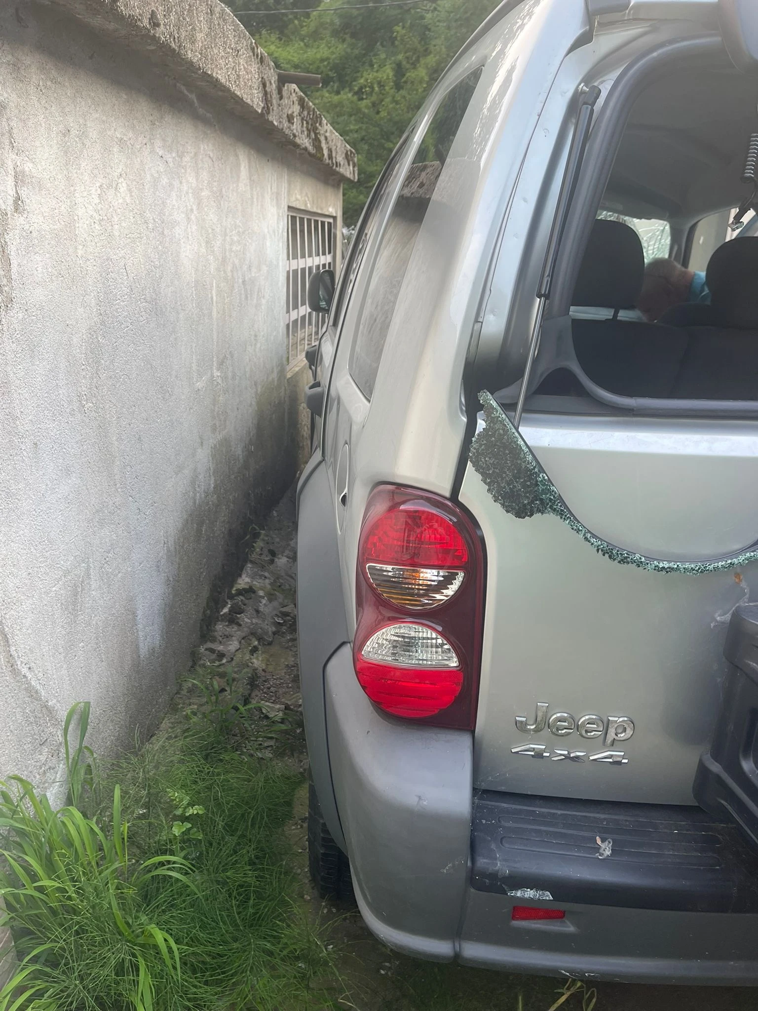 Jeep Cherokee 2.8 CRD ПРОДАВА СЕ САМО ЦЯЛ - изображение 2