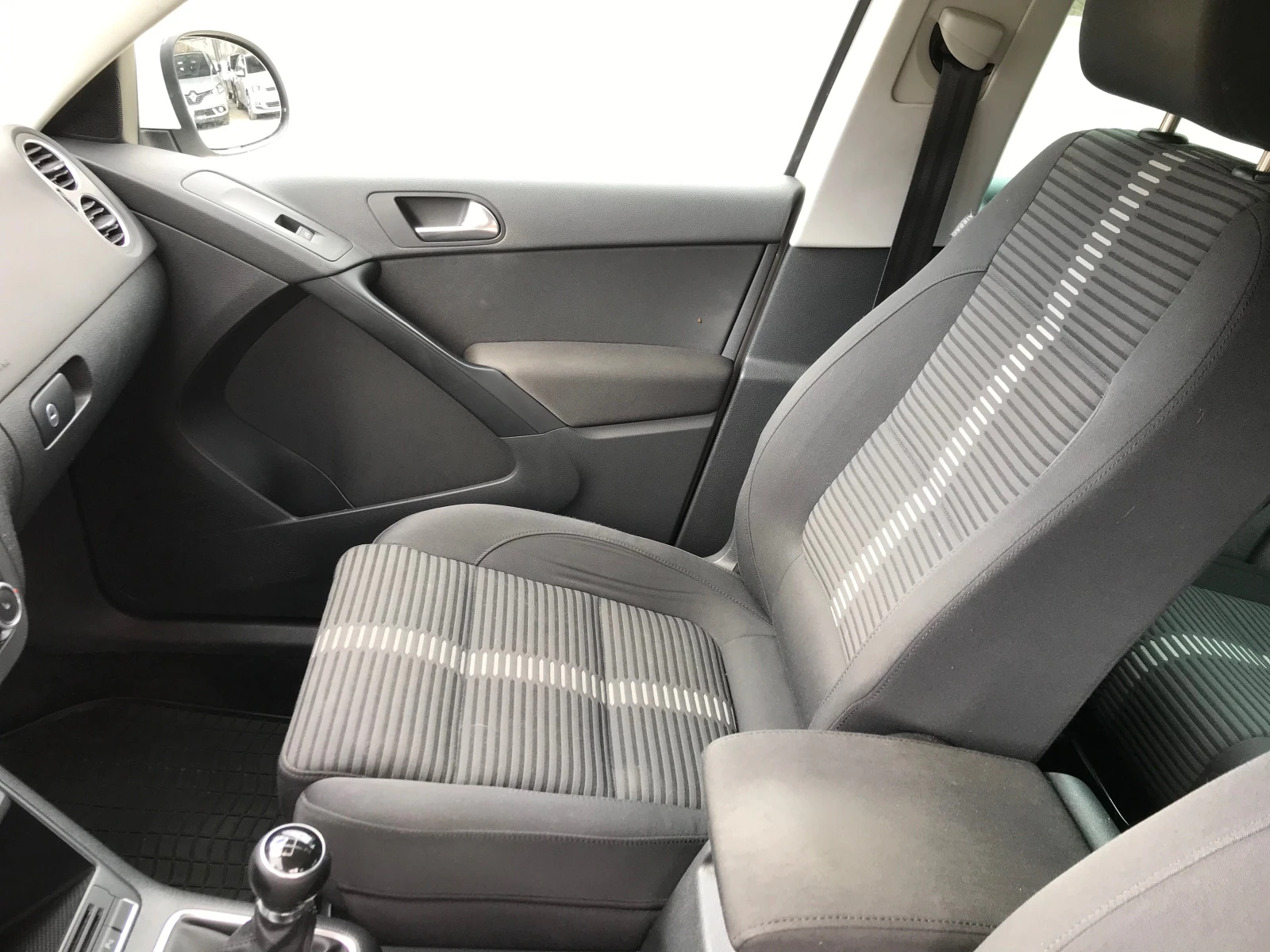 VW Tiguan 2, 0tdi.140k., снимка 17 - Автомобили и джипове - 54007238