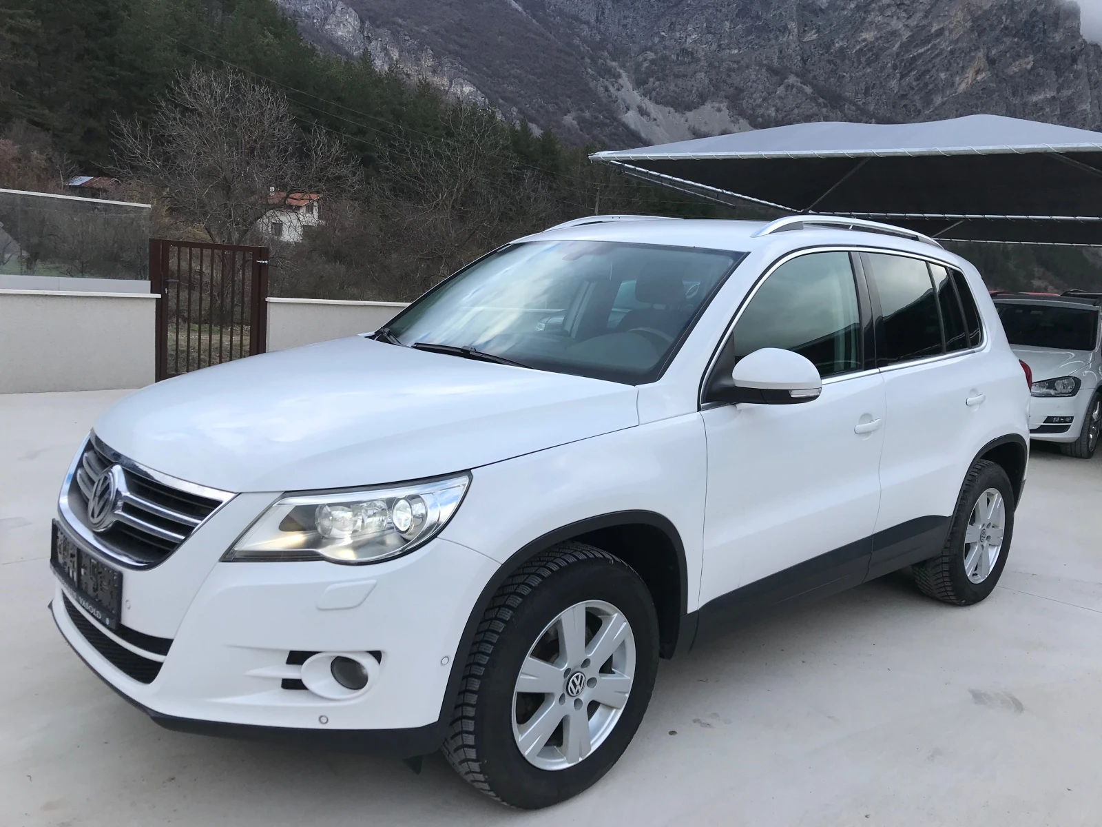 VW Tiguan 2, 0tdi.140k., снимка 7 - Автомобили и джипове - 54007238