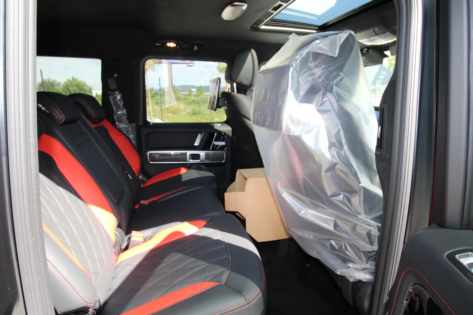 Mercedes-Benz G 63 AMG NEW = MGT Conf = Superior Line/Manufaktur Гаранция, снимка 8 - Автомобили и джипове - 55186935