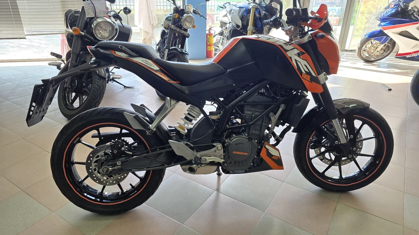Ktm Duke 125 i Лизинг !, снимка 4 - Мотоциклети и мототехника - 54098825