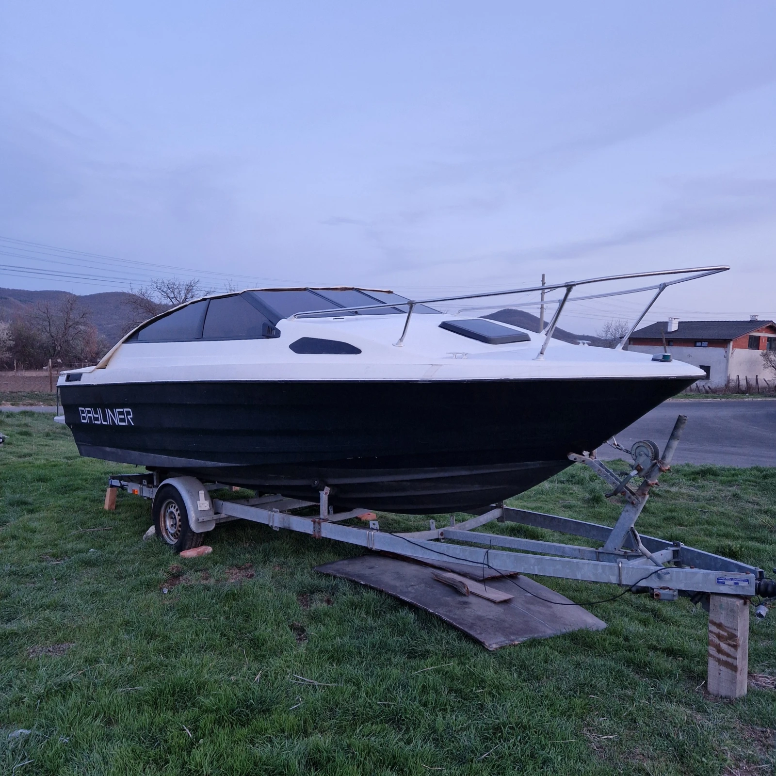 Моторна яхта Bayliner  - изображение 6