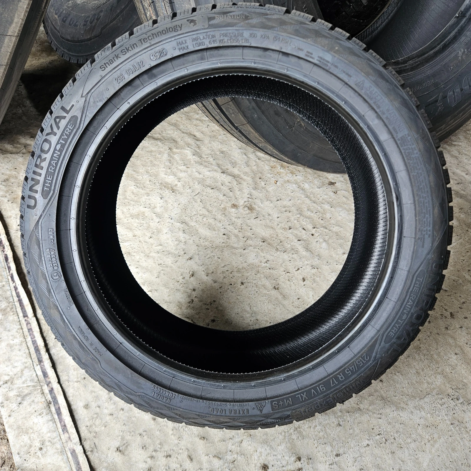 Гуми Зимни 215/45R17, снимка 6 - Гуми и джанти - 54179531