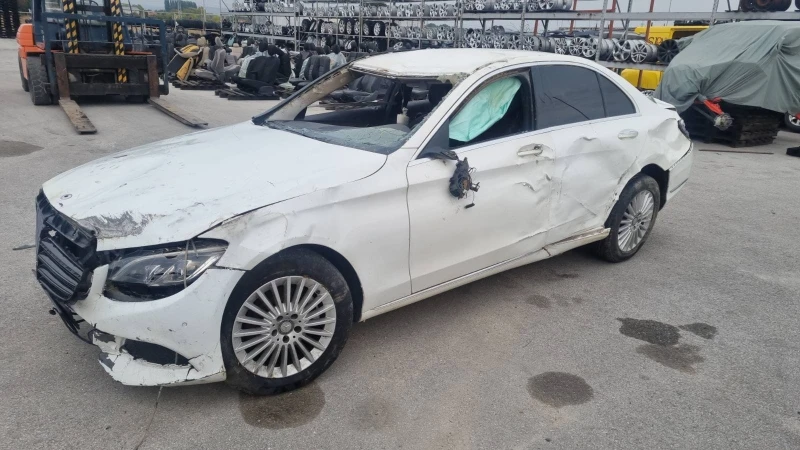 Mercedes-Benz C 220, снимка 2 - Автомобили и джипове - 38290774