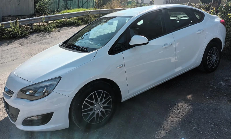 Opel Astra, снимка 3 - Автомобили и джипове - 48004513