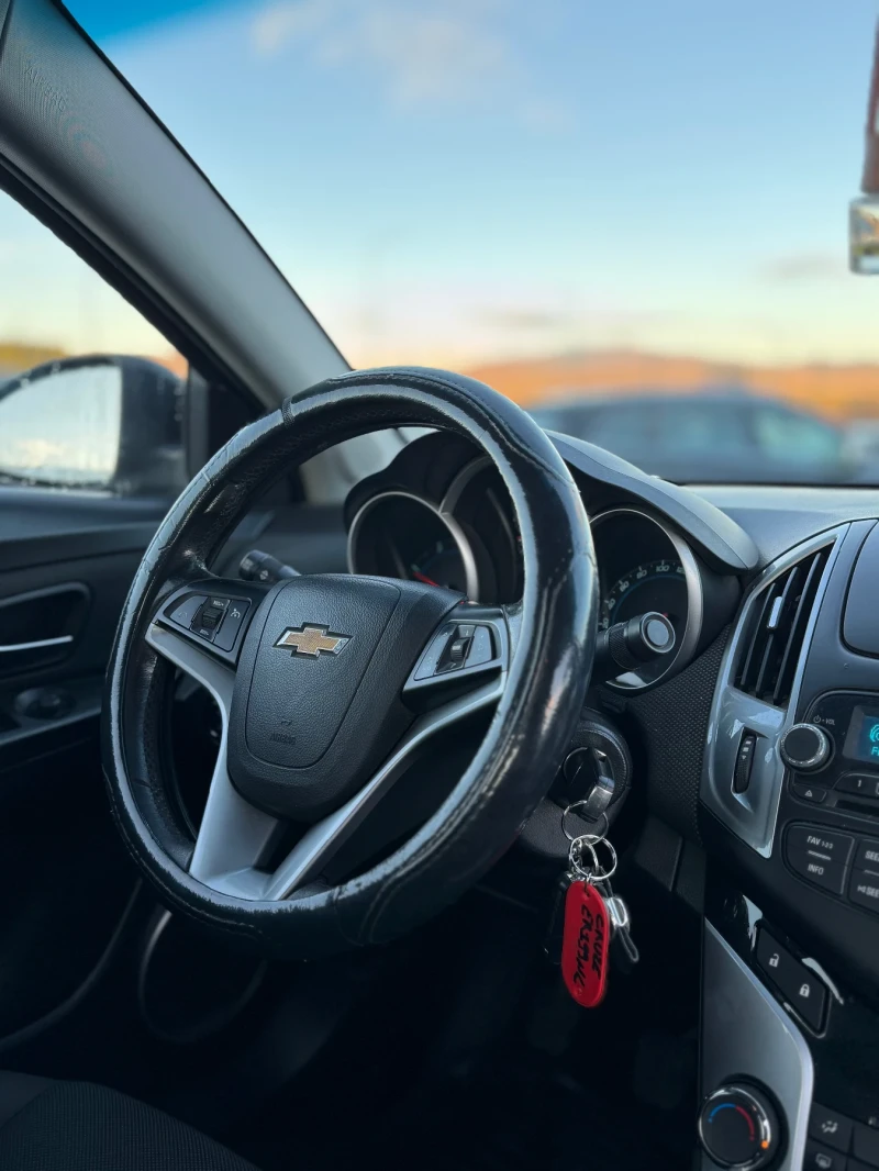 Chevrolet Cruze, снимка 11 - Автомобили и джипове - 48383675