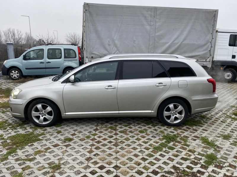 Toyota Avensis 2.0 D4D, снимка 4 - Автомобили и джипове - 48884849