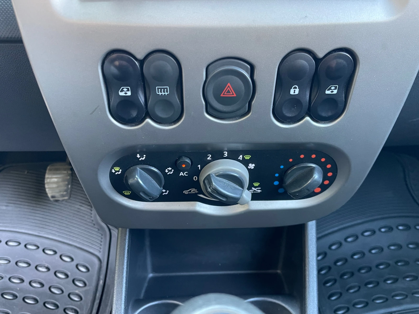 Dacia Sandero STEPWAY 1.6 I | Mobile.bg   16