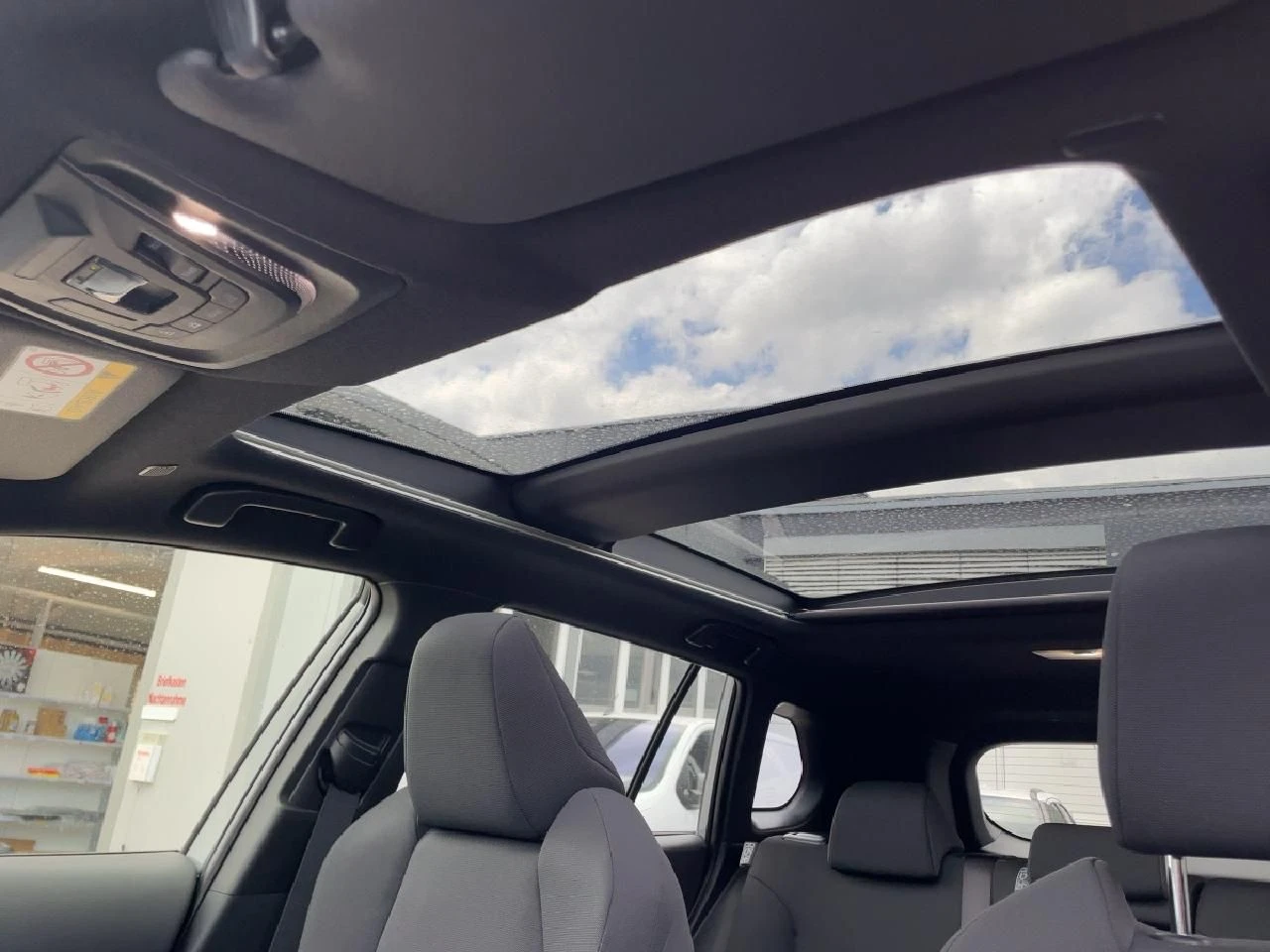 Toyota Corolla Cross 2.0-HEV/197HP/4x4/T-D/PANO/NAVI/LED/KLESS/159v | Mobile.bg   11