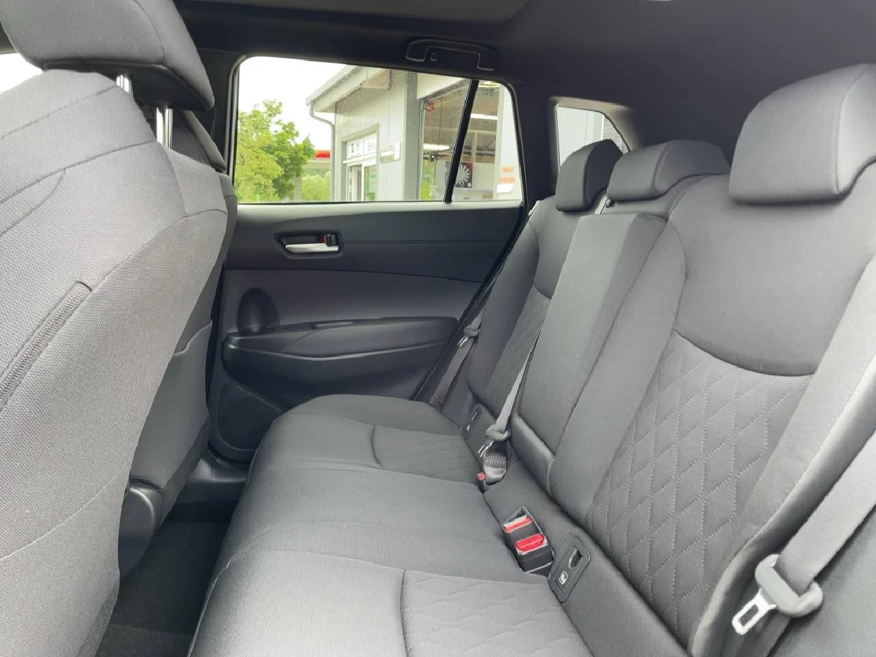 Toyota Corolla Cross 2.0-HEV/197HP/4x4/T-D/PANO/NAVI/LED/KLESS/159v | Mobile.bg   12