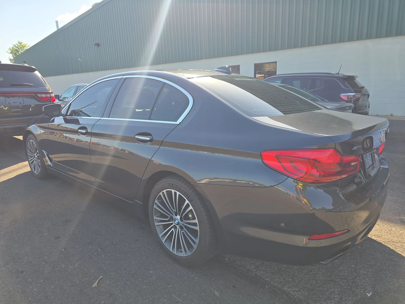 BMW 540 ДИГИТАЛНО* ТАБЛО* ПОДГРЕВ* КАМЕРА* КЕЙЛЕС* LANE* A - изображение 4