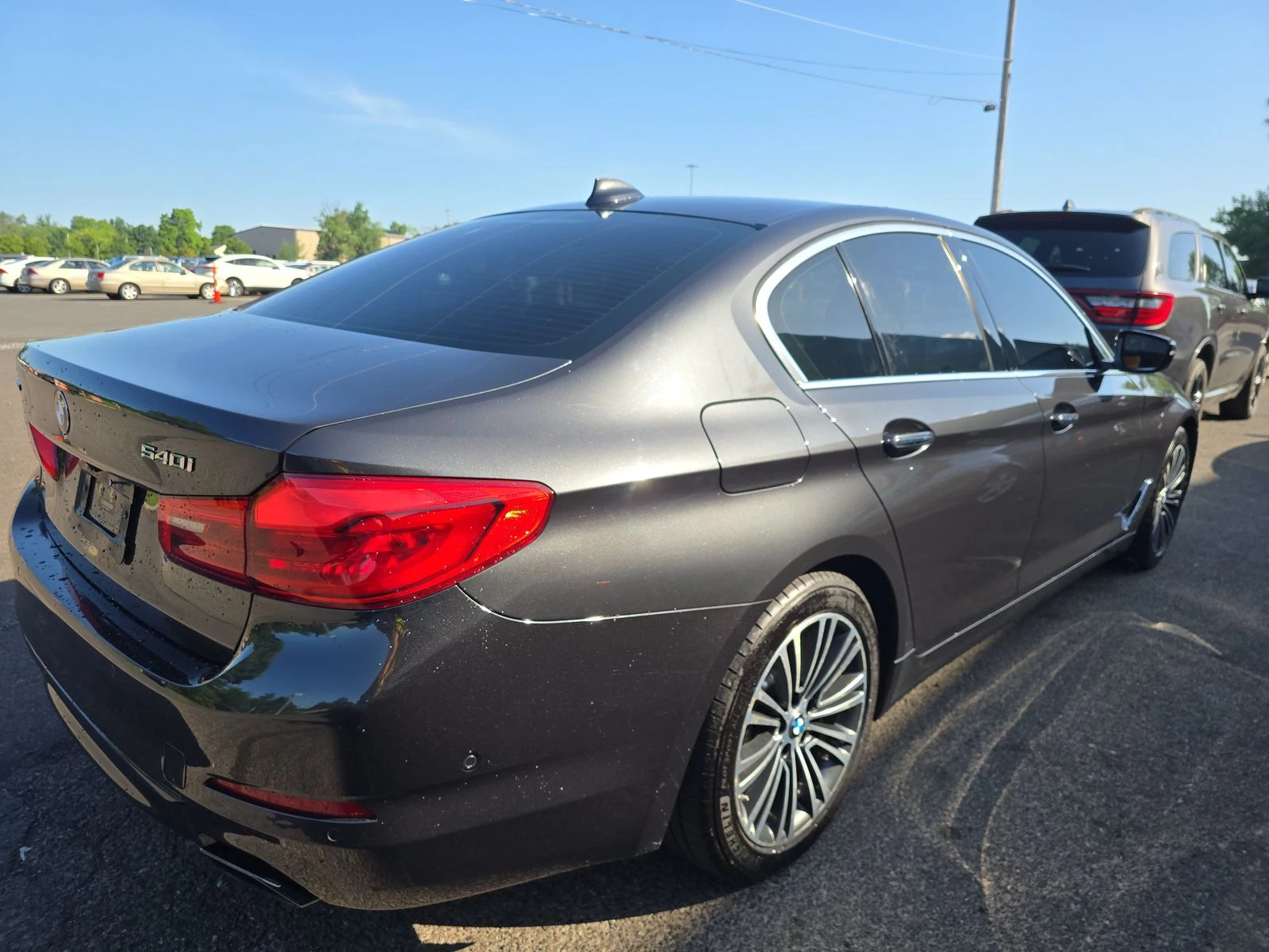 BMW 540 ДИГИТАЛНО* ТАБЛО* ПОДГРЕВ* КАМЕРА* КЕЙЛЕС* LANE* A - изображение 2