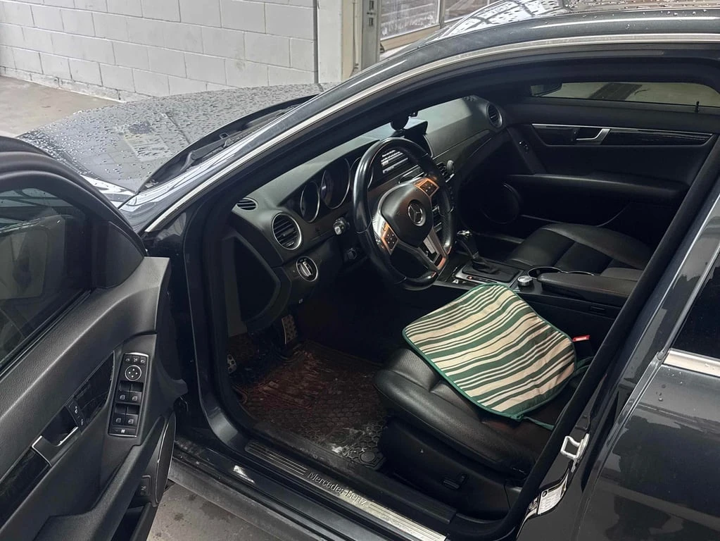 Mercedes-Benz C 300 AMG ПКАЕТ * ВСИЧКИ ЕКСТРИ * 122894 КМ ПРОБЕГ *  - изображение 7