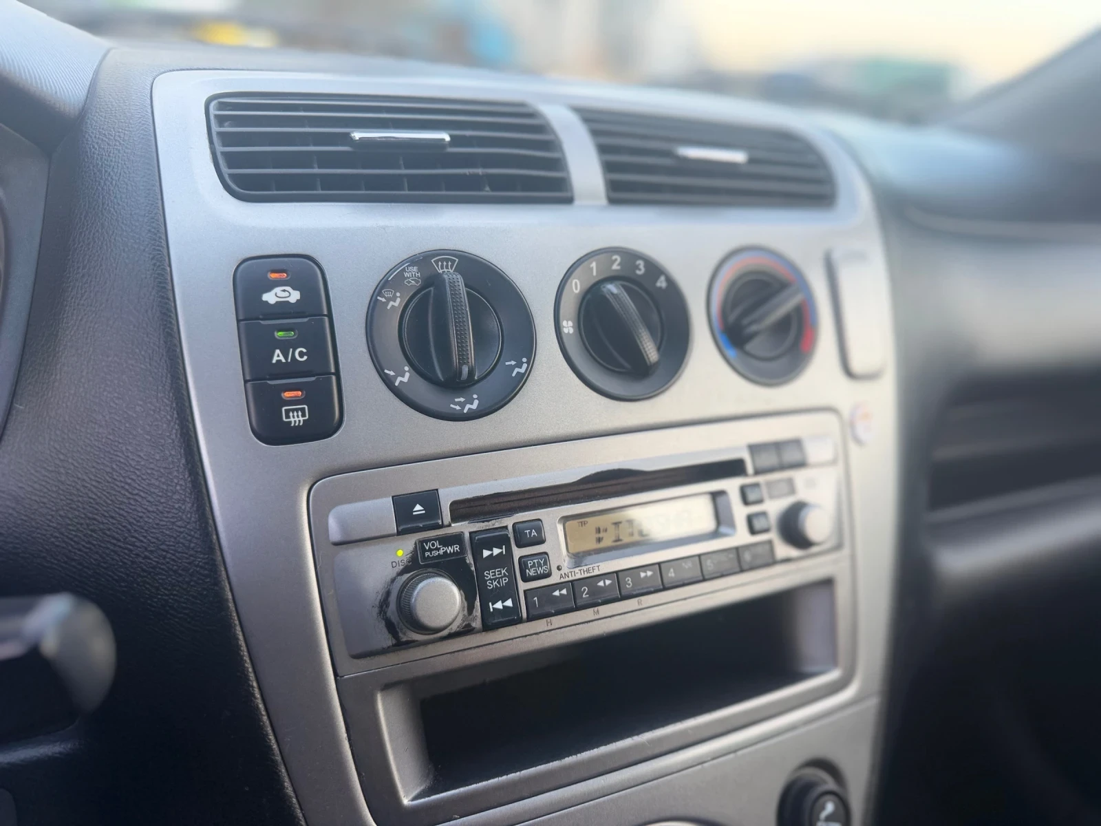 Honda Civic 1.6 V-TEC / SPORT / НОВ ВНОС, снимка 14 - Автомобили и джипове - 55275183
