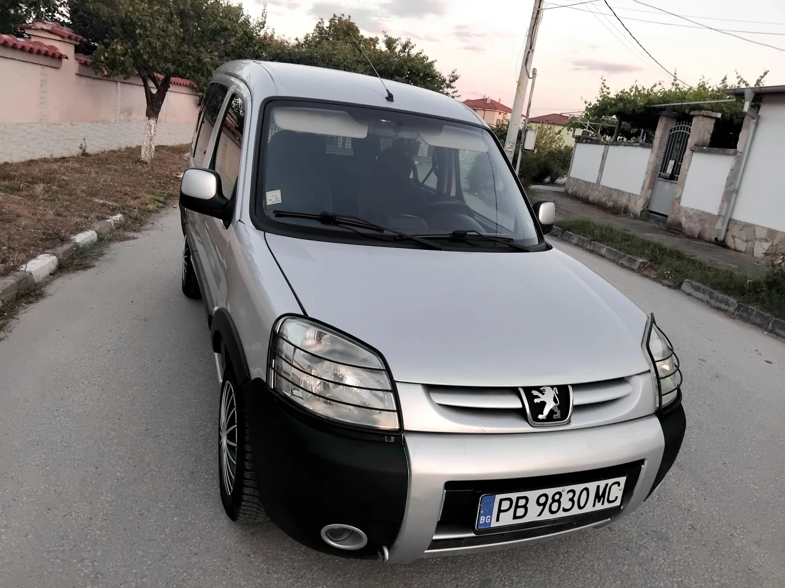 Peugeot Partner 1.6HDI.90 + КЛИМА. 2007г ТОП 7местен., снимка 11 - Автомобили и джипове - 55286600