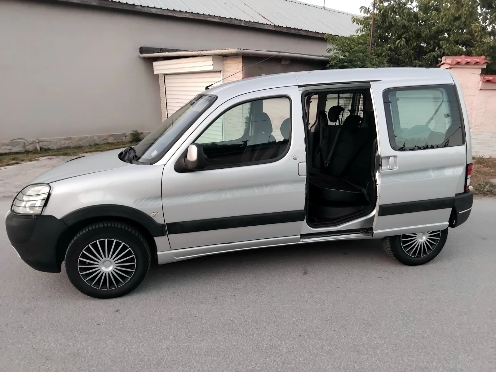 Peugeot Partner 1.6HDI.90 + КЛИМА. 2007г ТОП 7местен., снимка 9 - Автомобили и джипове - 55286600
