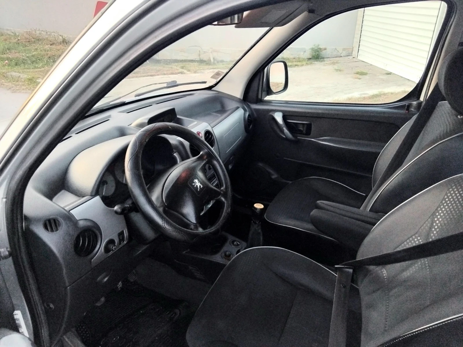 Peugeot Partner 1.6HDI.90 + КЛИМА. 2007г ТОП 7местен., снимка 16 - Автомобили и джипове - 55286600