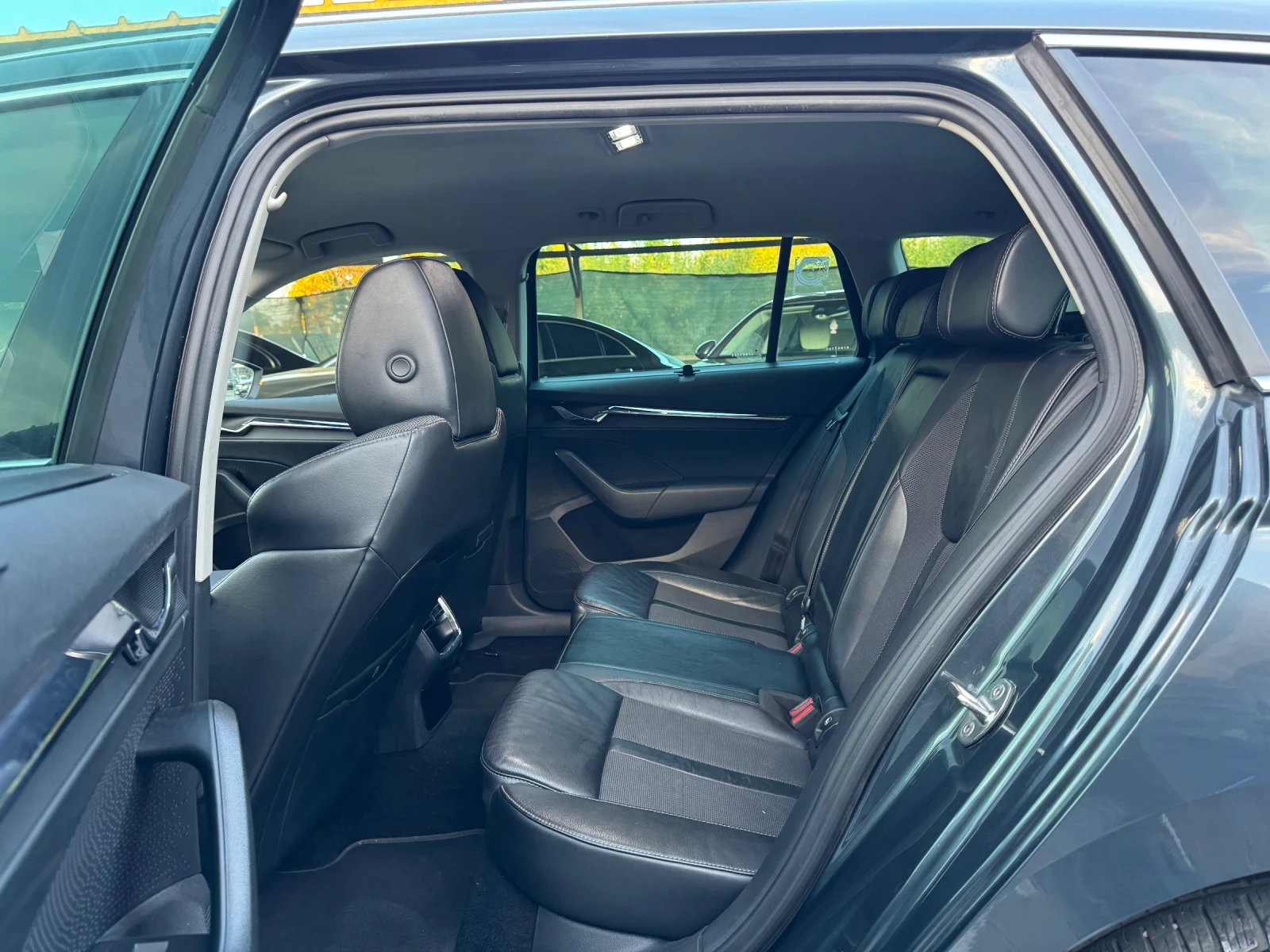 Skoda Octavia 2.0TDI 150k.c AVTOMAT MATRIX, снимка 11 - Автомобили и джипове - 56220508