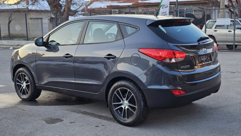 Hyundai IX35 2.0i 4x4 CH-СЕРВИЗНА ИСТ-8бр ДЖАНТИ/ГУМИ-ЛИЗИНГ, снимка 4 - Автомобили и джипове - 49315101