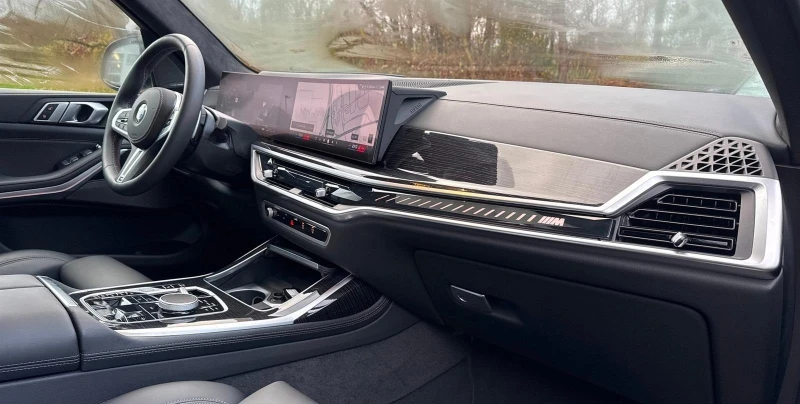 BMW X7 M60i/xDrive/H&K/PANO SKY/HEAD UP/360/ICONIC GLOW/, снимка 11 - Автомобили и джипове - 53523292