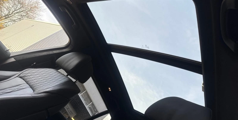 BMW X7 M60i/xDrive/H&K/PANO SKY/HEAD UP/360/ICONIC GLOW/, снимка 6 - Автомобили и джипове - 53523292