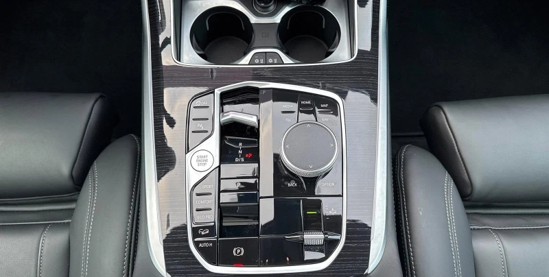 BMW X7 M60i/xDrive/H&K/PANO SKY/HEAD UP/360/ICONIC GLOW/, снимка 9 - Автомобили и джипове - 53523292