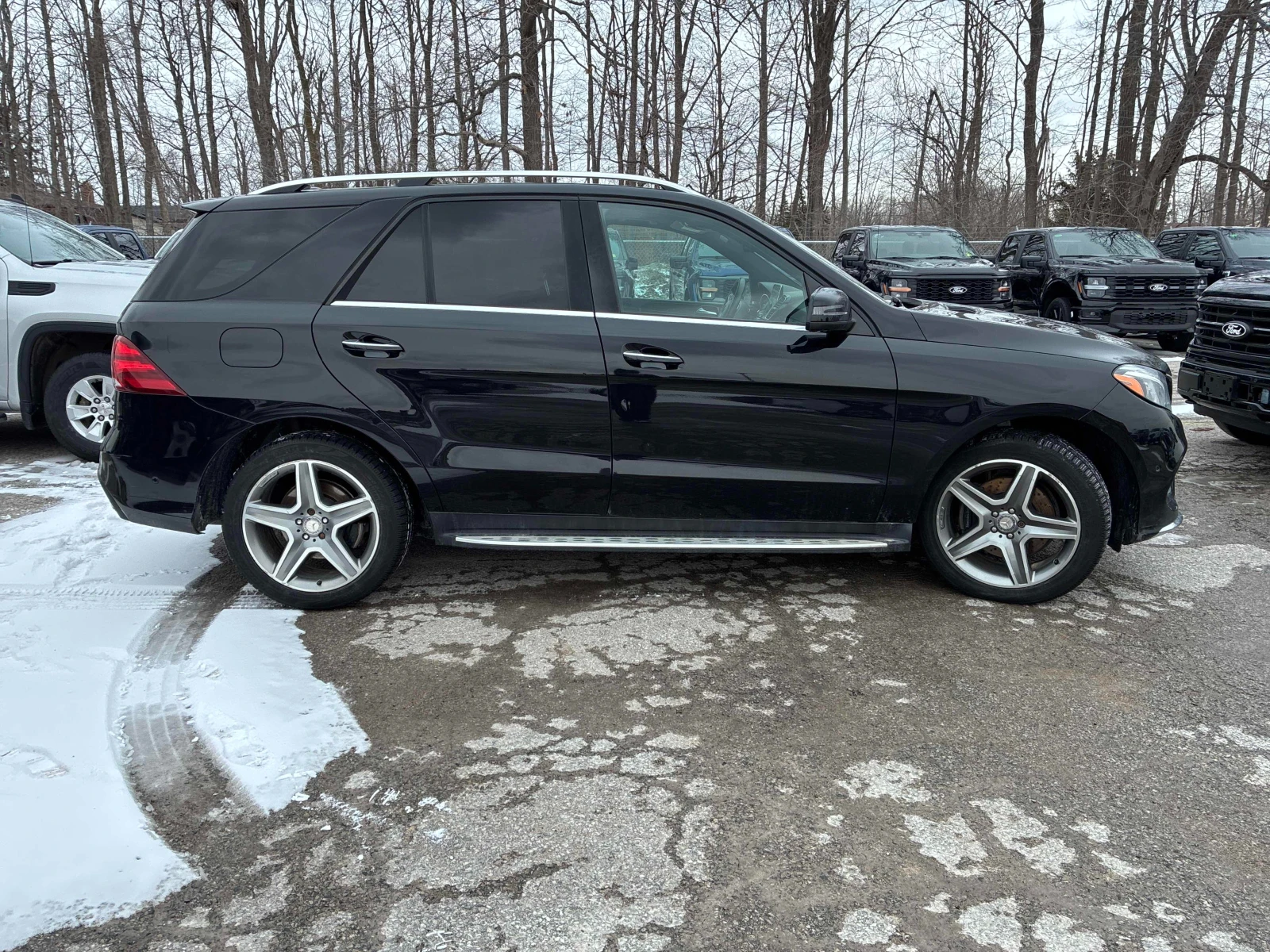 Mercedes-Benz GLE 350 AMG* PACK* HARMON* KARDON* ПОДГРЕВ* 360КАМЕРА* , снимка 2 - Автомобили и джипове - 53905392