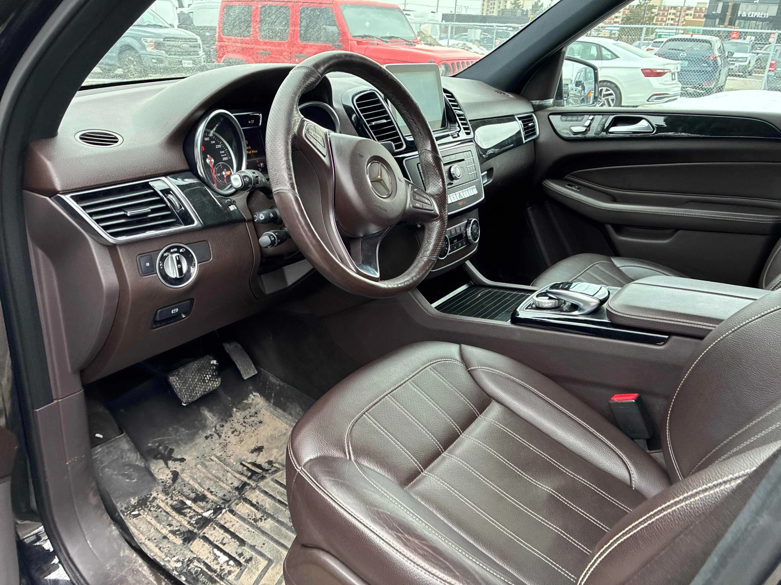 Mercedes-Benz GLE 350 AMG* PACK* HARMON* KARDON* ПОДГРЕВ* 360КАМЕРА* , снимка 7 - Автомобили и джипове - 53905392