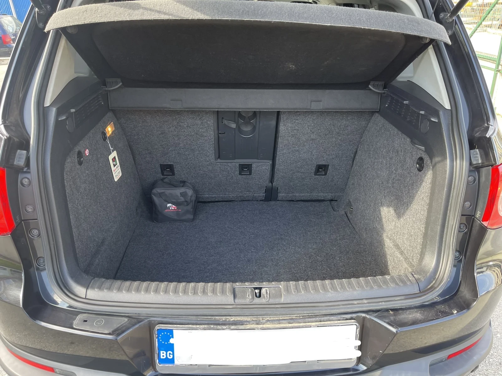 VW Tiguan 2.0 TDI, снимка 10 - Автомобили и джипове - 54017655