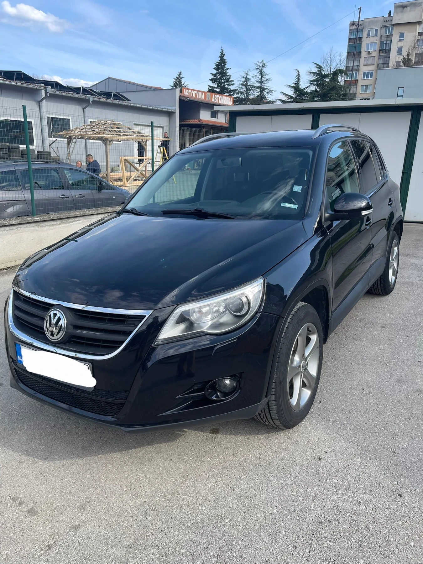 VW Tiguan 2.0 TDI, снимка 2 - Автомобили и джипове - 54017655
