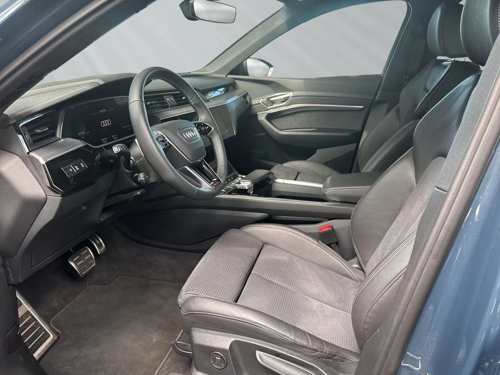 Audi Q8 E-TRON 55 QUATTRO SPORTBACK S-LINE MATRIX 360 CAM, снимка 8 - Автомобили и джипове - 54019166