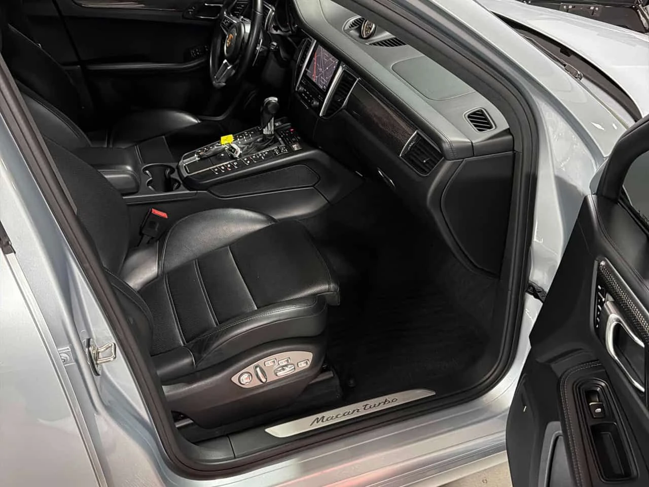 Porsche Macan * Turbo * ВЪЗДУХ * 2 КЛЮЧА * PANO * ОБДУХВАНЕ, снимка 11 - Автомобили и джипове - 54151245