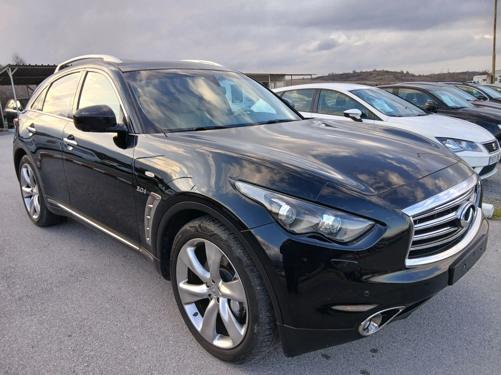 Infiniti QX70 3.0 d, снимка 2 - Автомобили и джипове - 54787817