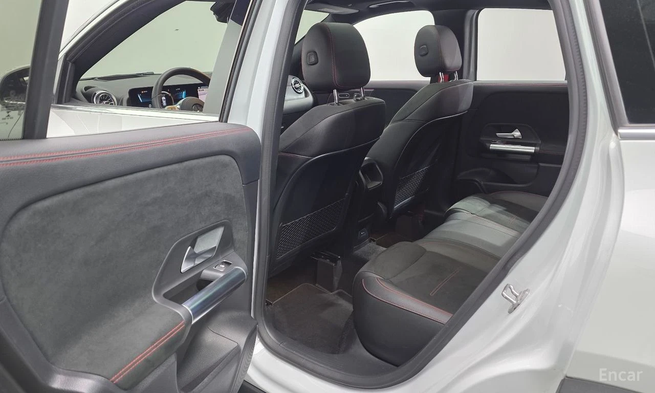 Mercedes-Benz GLA 45 AMG 4MATIC+ * ДИСТРОНИК* ХЕДЪП* 360КАМЕРА* , снимка 16 - Автомобили и джипове - 55972995