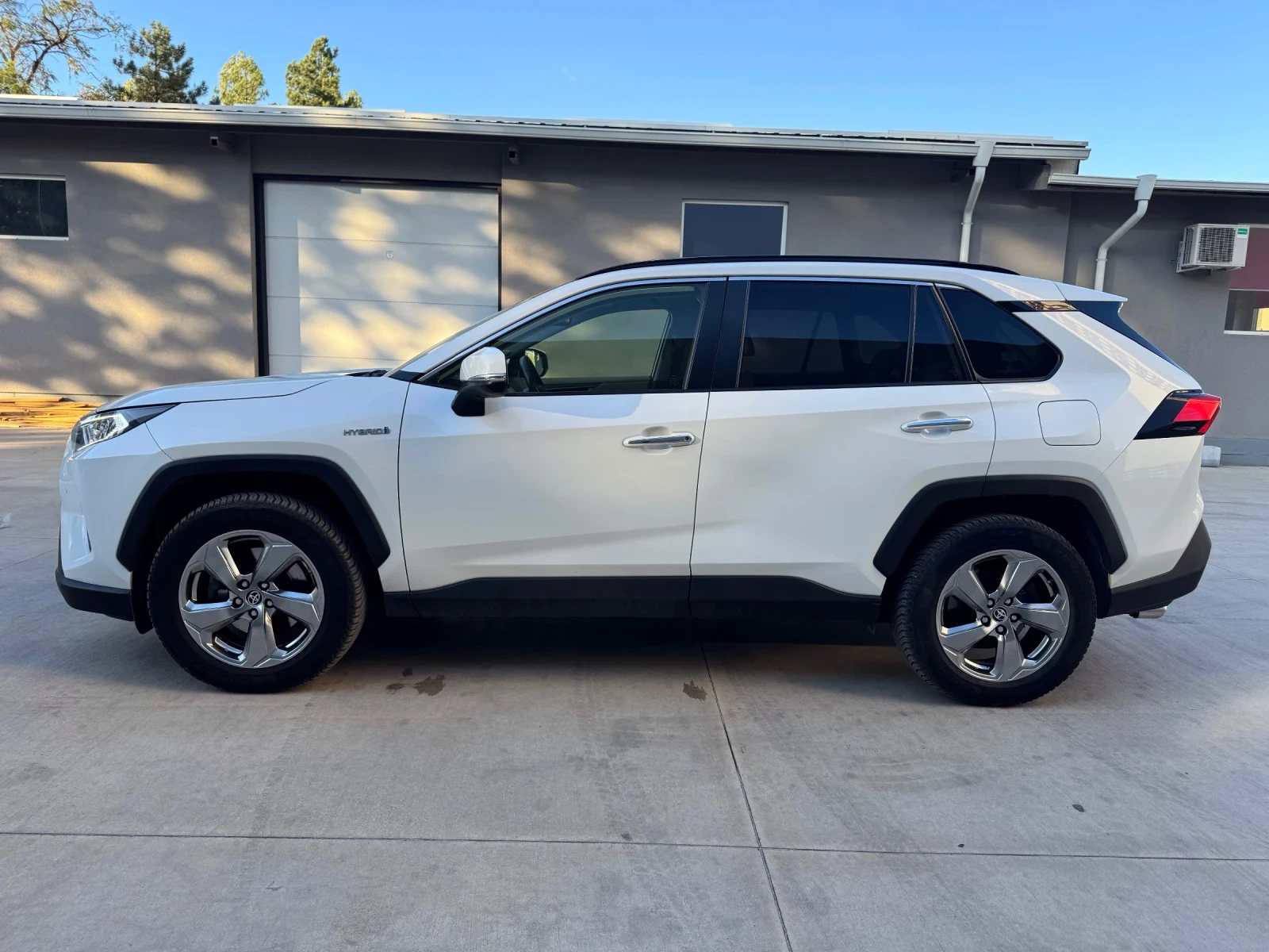 Toyota Rav4 Luxury premium , снимка 3 - Автомобили и джипове - 55979945